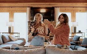 Gorgeous Large Mountain View Cabin W Hot Tub, Free Wifi, Games