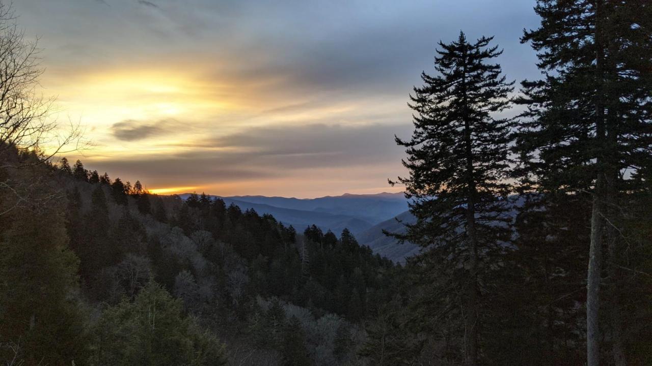 Gorgeous Large Mountain View Cabin W Hot Tub, Free Wifi, Games Sevierville Exterior photo